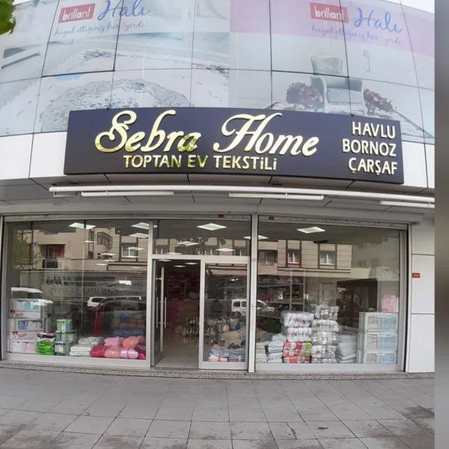 SEBRA HOME EV TEKSTİLİ TOPTAN HAVLU BORNOZ - Фирма предлагает широкий выбор изделий: халаты и полотенца из 100% хлопка, постельное бельё, покрывала, подушки, простыни, скатерти, одеяла и декоративные текстильные аксессуары.